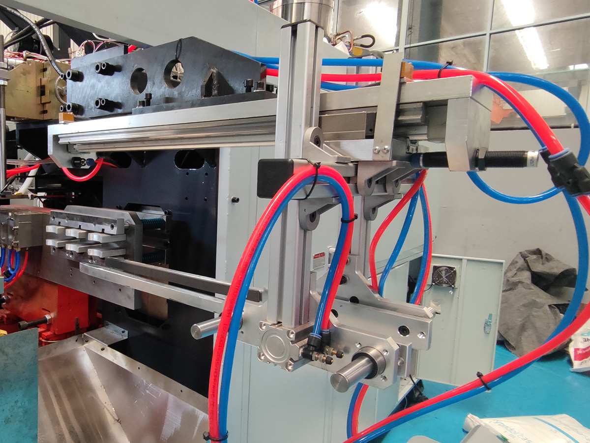 Máquina química del moldeo por insuflación de aire comprimido de la protuberancia del tanque del HDPE 10L de Meper con el sistema de Parison MOOG