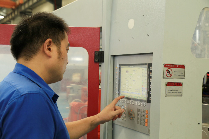 Procedimientos de operación segura para máquinas de moldeo por soplado MEPER